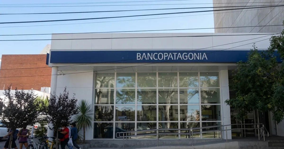 Roca-Banco-Patagonia-Juan-Thomes.jpg