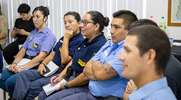 web-Capacitacion-policia-turistica-7993-696x387 (1)