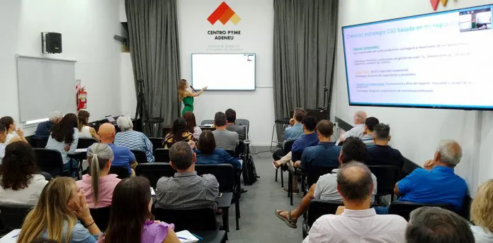 WEB-Capacitan-a-empresas-neuquinas-en-finanzas-ambientales-y-huella-de-carbono_042-696x344