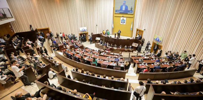 3G3A0001_web-696x344