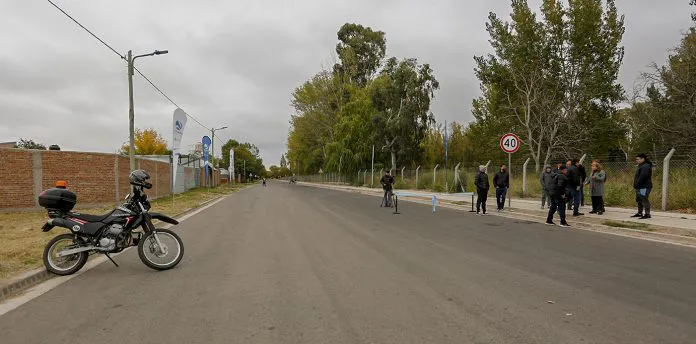 08A3763_web-696x344