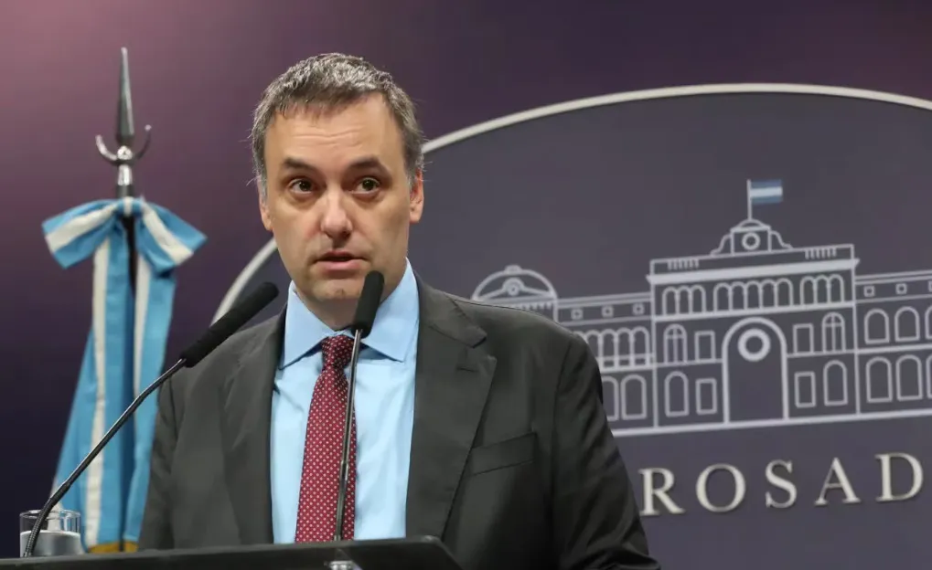 adorni manuel