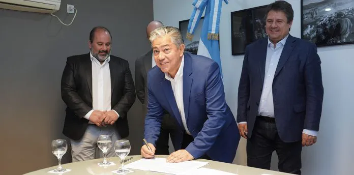 web-Firma-de-convenio-Centenario-40-696x344