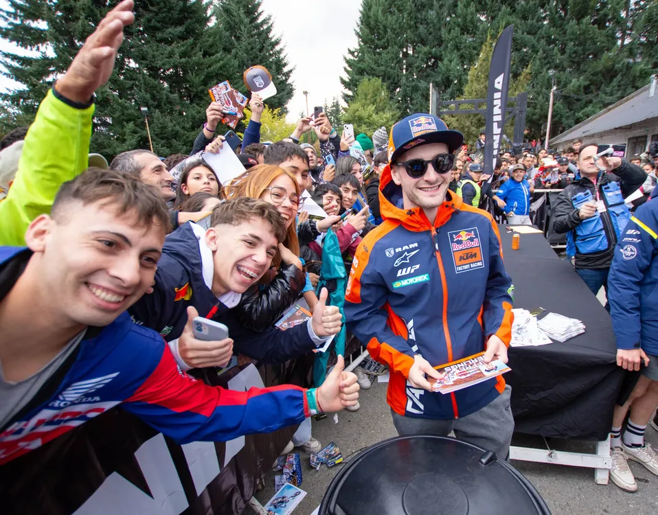 MXGP-2024-firma-de-autografos-pilotos-0002-scaled