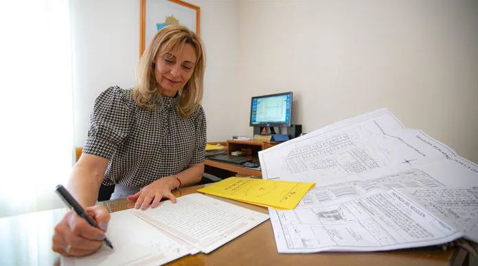 Escribana-general-de-gobierno-Laura-Miranda-696x387