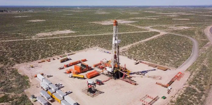 web-petroleo-PgP2-696x344