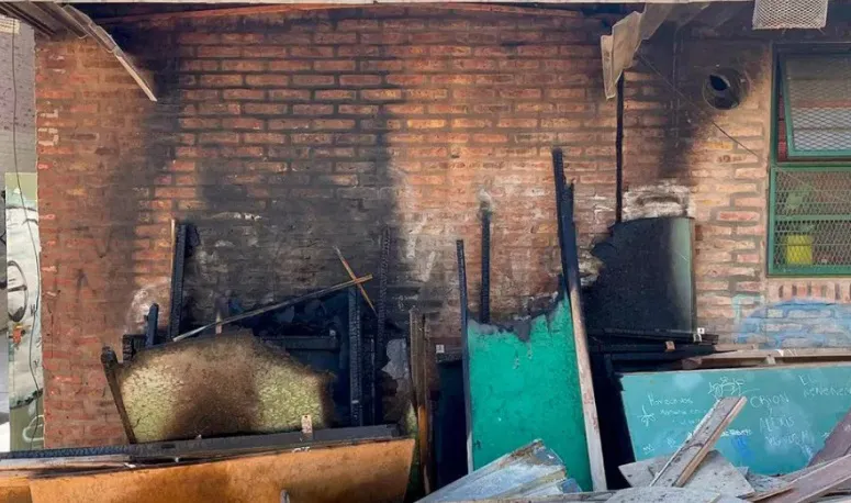 escuela incendiada