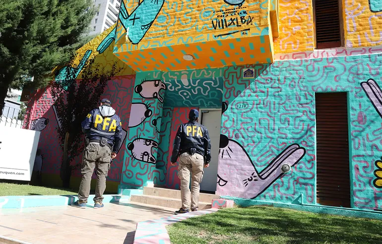sfp-allanamiento-policia-federal-hostel-rusas-bariloche-3jpg.jpg