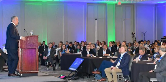 web-Exposicion-en-Houston-56-696x344