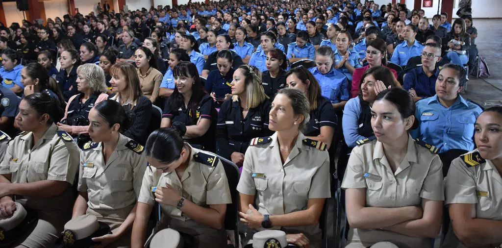 REUNIO-CON-PERSONAL-FEMENINO-DE-FUERZAS-06-1024x506