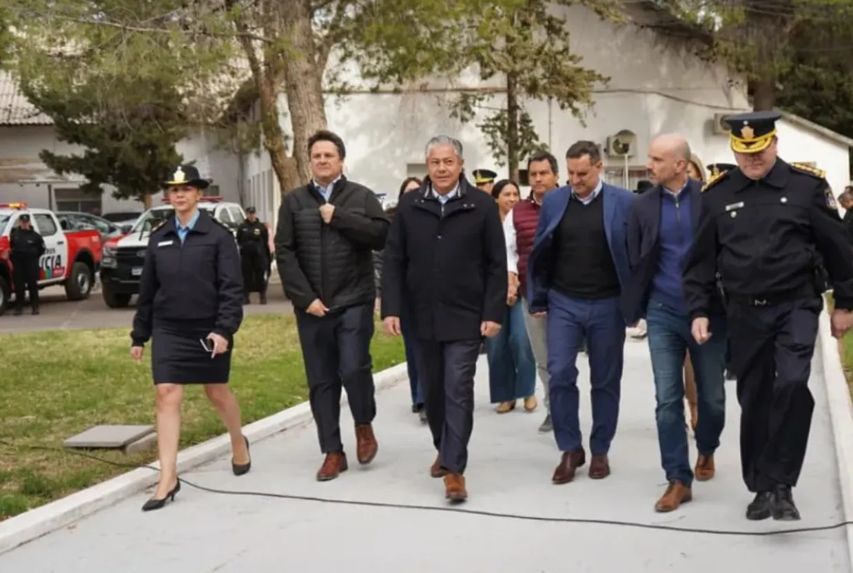 entrega vehiculos a la policia