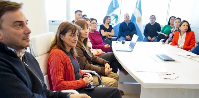 web-reunion-salud-municipio-acciones-dengue-1-696x344