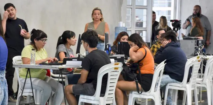 web-Continua-en-Zapala-el-relevamiento-de-programas-sociales-de-Incentivo-de-Apoyo-a-la-Empleabilidad-696x343