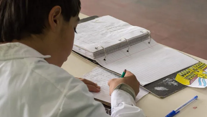 WEB-Becas-Gregorio-Alvarez-696x392 (1)