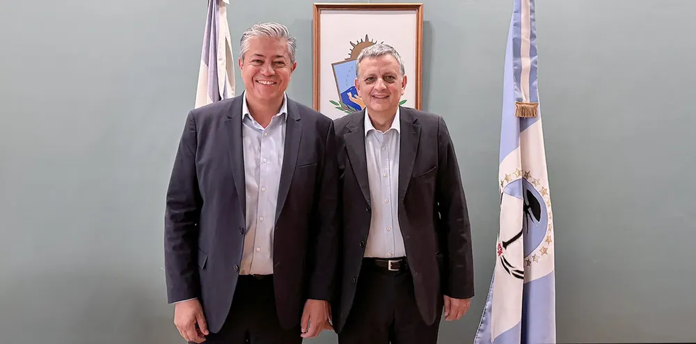 WEB-FIGUEROA-CON-PRESIDENTE-DE-YPF_0403