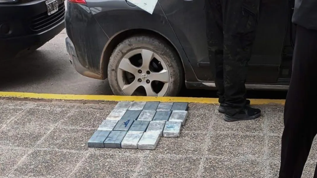 web-la-policia-secuestro-30-kilos-de-cocaina-2-1068x601