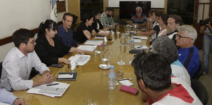 Web...Paritarias-Aten-Gob_MG_01-696x344